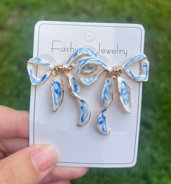 LIVVY BOW DANGLES